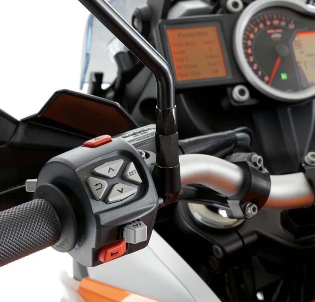 Operating the mode switch is easily grasped – one of the more intuitive handlebar-mounted mode switches we’ve encountered (did KTM hire some Apple employees?). 