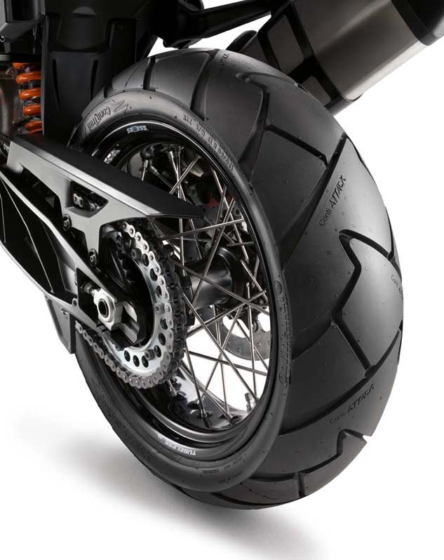 The Adventure comes equipped with ContiTrailAttack 2 tubeless tires. KTM’s patented wire spoke rims are conventional in configuration without a cross-spoke pattern or additional material. A Tire Pressure Monitoring System comes standard.