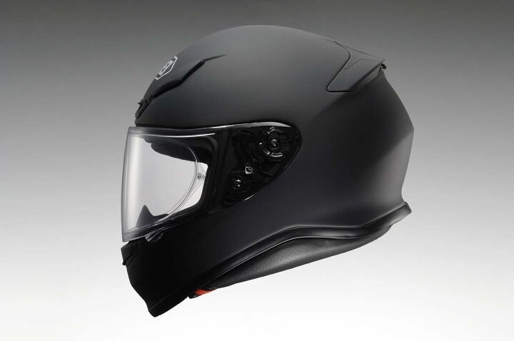 The RF-1200 has refined its lines, tucking the chin and back in closer to the rider’s head.