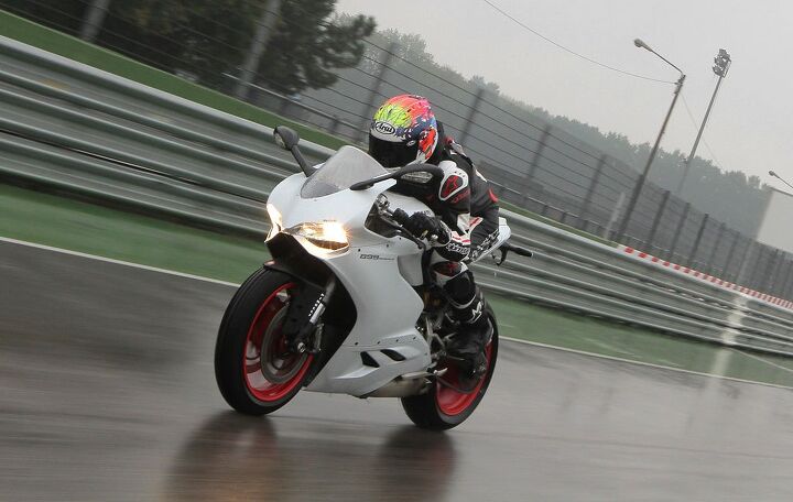 2014 Ducati 899 Panigale Action Rain