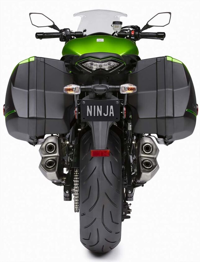 Overall width of the new Ninja with saddlebags attached is significantly reduced. Bags are easily removed and installed, and the Ninja remains attractive whether wearing the bags or not.