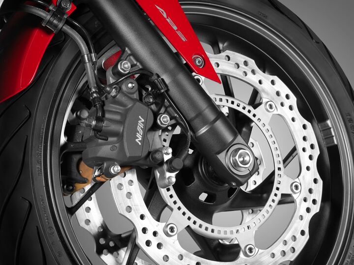 2014-Honda-CBR650F-brake.jpg