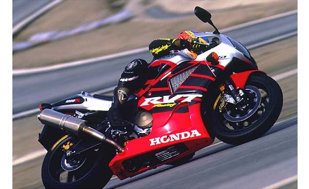 2000 Honda RC51 action