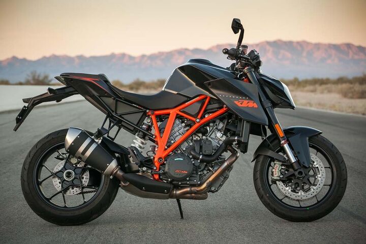 The Super Duke R is the bike Darth Vader would ride during a Halloween parade.