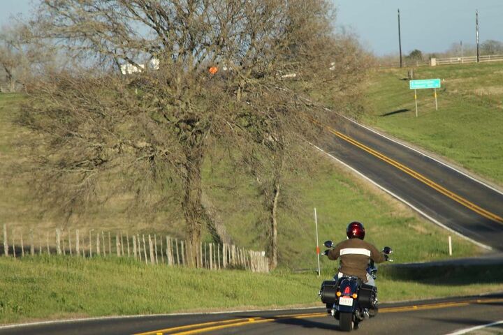 042214-2014-indian-chief-classic-winding-road