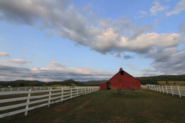 Typical West Virginia barn and sky.