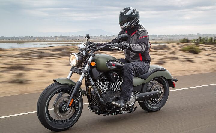 “Other than the Scout, the Gunner was the most pleasant surprise when testing this septet. The Freedom 106 motor churns out torque like nothing else in this comparison, giving the effortless thrust we’ve come to know and love from big-inch V-Twins.” – Kevin Duke