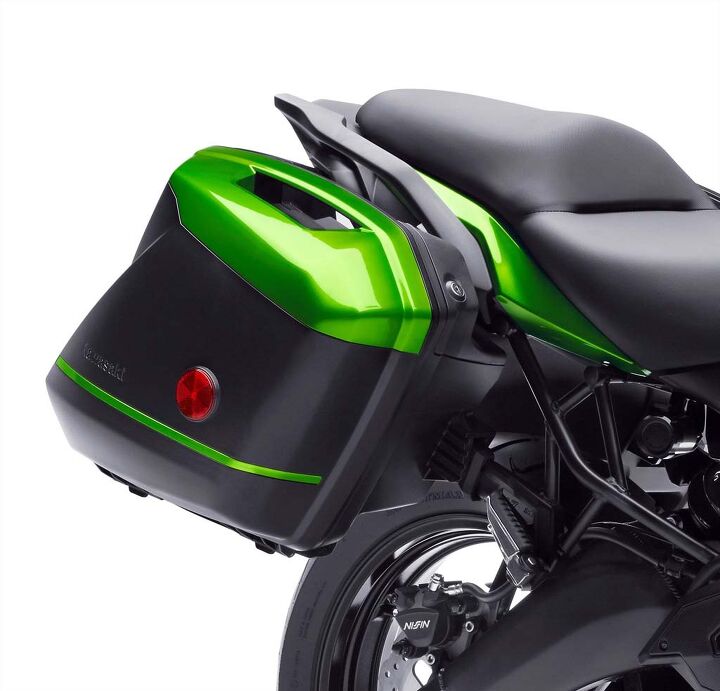Kawasaki is getting its design money’s worth out of these Ninja 1000 bags. They look just as good on the Versys as they do on the green bike.