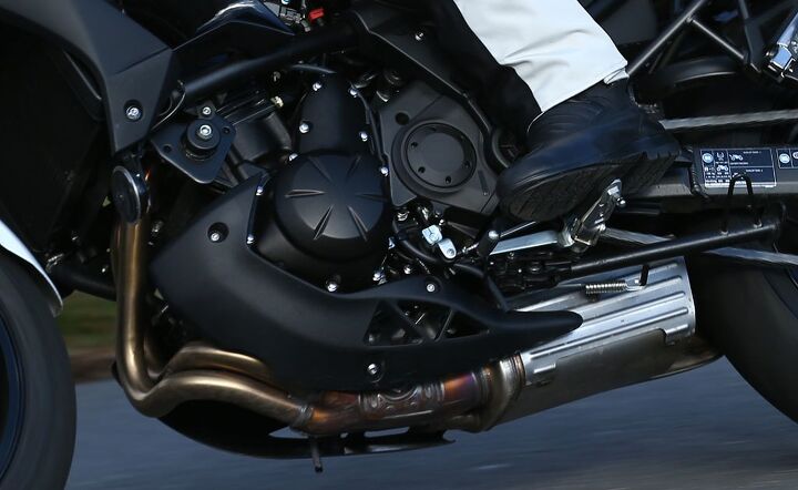 Vibration-reduction strategies on the new Versys nicely shield a rider from objectionable tingles. 
