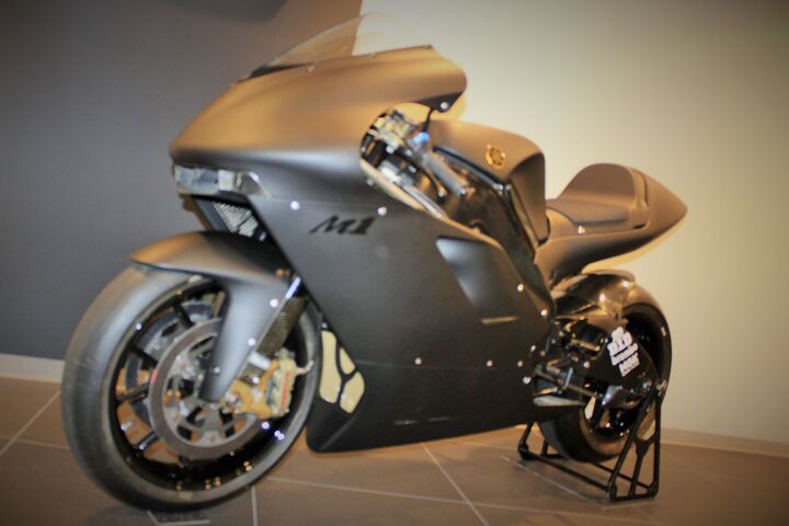 This is the first iteration of the YZR-M1 (OWM1) that ushered in the four-stroke GP age in 2002. “Four-stroke technology changed the game,” Jarvis asserts. 