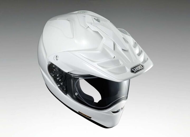 The new Hornet X2 features a quick-release face shield that doesn’t require the removal of the new A-460 Visor. Hallelujah! The visor comes off almost as easy, with two quarter-turn fasteners on either side and a tongue-in-groove fastener at the top.