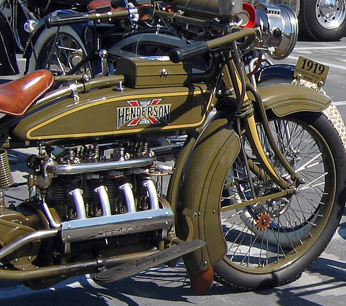 1919 Henderson was available in military inspired olive green. The 1147cc (70 cu. in.) four-cylinder pumped out 14.2 hp. The new Z-2 “electric” models for the year include a GE generator. The gas tank also showed the first use of the new Henderson with red Excelsior X logo.