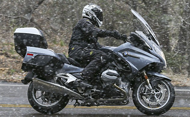 030915-readers-choice-sport-touring-2014_BMW_R1200RT_Snow