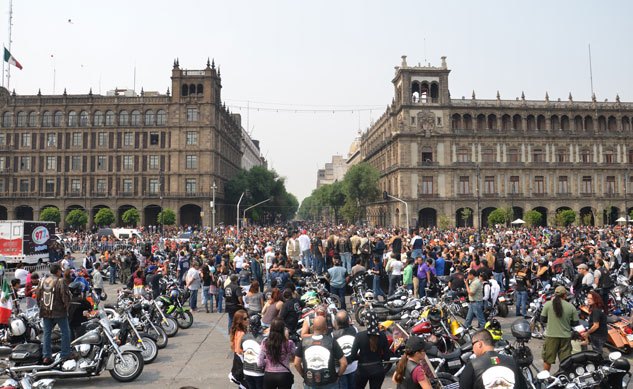 As part of Harley-Davidson’s global 110th anniversary celebration, over 5000 motorcyclists descended upon Mexico City to join in the festive occasion, making this Mexico City’s largest motorcycle parade in history.