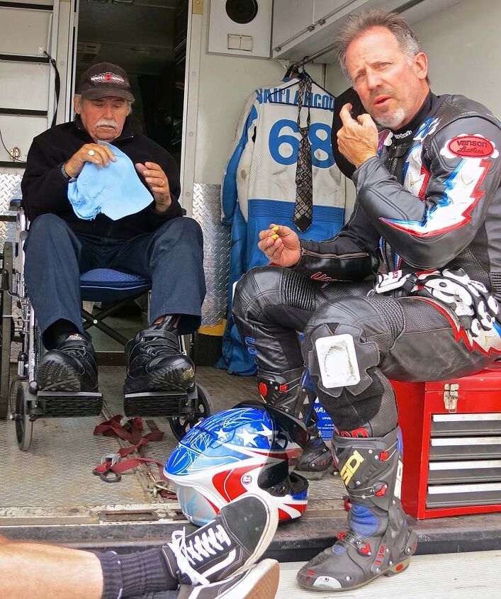 Gil Vaillancourt (left) and Thad Wolff consider strategies for the latter's ride on the former's Norton Manx in the 500 Premier class.