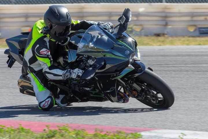 In corners, it’s best to carry a gear high and rely on supercharged torque to carry you out rather than dealing with abrupt throttle response at high revs. In the simplest terms, the H2 steers like a heavy ZX-10R or a very light ZX-14R, although there’s a lot more to the equation than just mass.