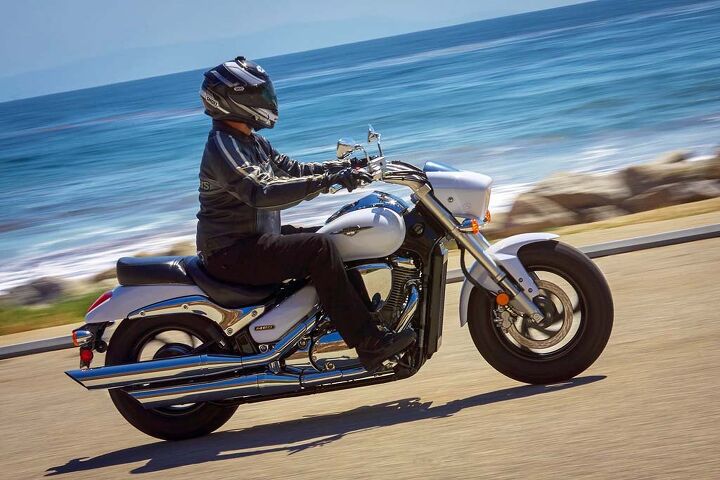 It’s heavier and longer, but don’t let its beach cruiserness fool you – the Boulevard M50 is a sporty mid-displacement power cruiser.