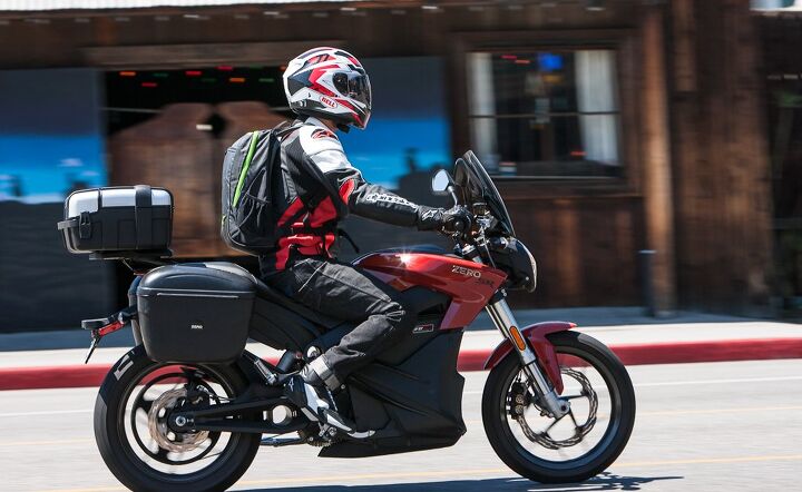 For getting to/from the office or campus, it doesn’t get much easier than the Zero. The width of the saddlebags don’t protrude further than the mirrors, so filtering through traffic isn’t an issue.