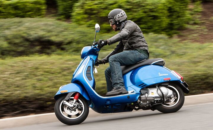 080715-mobo-2015-best-scooter-2014-Vespa-GTS300-Super-ABS