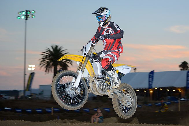 Yamaha invited us to sample the 2016 YZ250F during an afternoon/evening session at Perris Raceway in Southern California. 