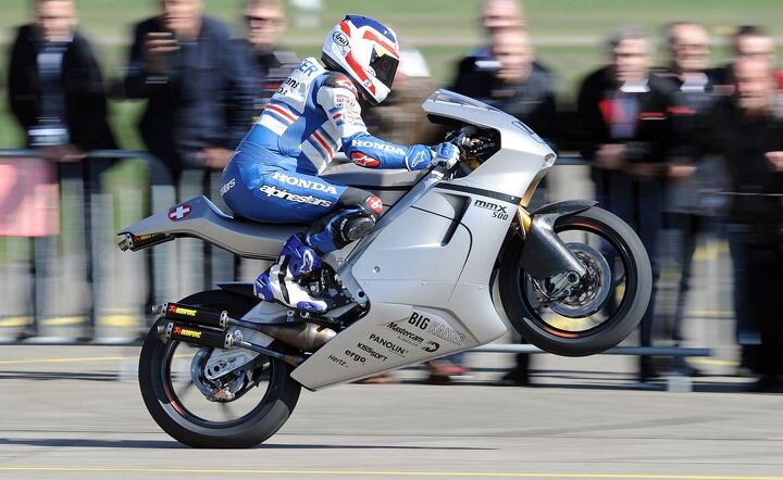 Three-time world champ Freddie Spencer takes the Suter MMX500 for a spin of two-stroke GP nostalgia.