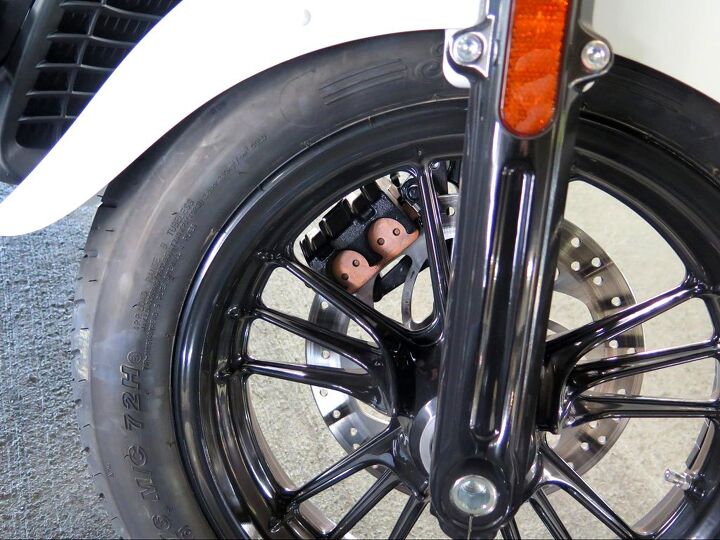 You don’t really need monobloc Brembo calipers if you get the hydraulics right. The Scout stops hard with a pair of 298mm discs and only three pistons between both calipers. Know the Sixty by its black wheels...