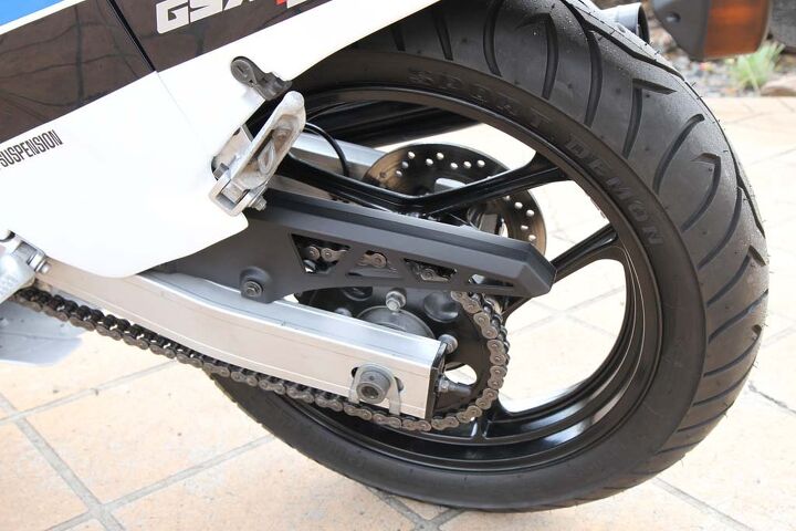 The 140-section rear tire and spindly thin swingarm caused all sorts of weaving problems for the model. This was improved in 1987 with a 15mm longer swingarm, but it still flexed like a bodybuilder! 