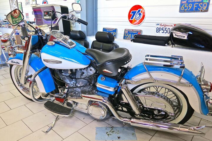 And a '71 Harley-Davidson Electra Glide. In blue.