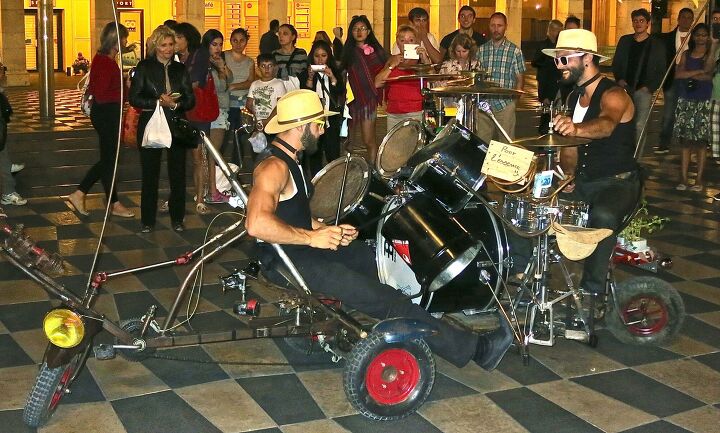 The Nomad Men ply the streets and plazas of Nice on a home-built quad-cycle/drum kit, and always draw a crowd.