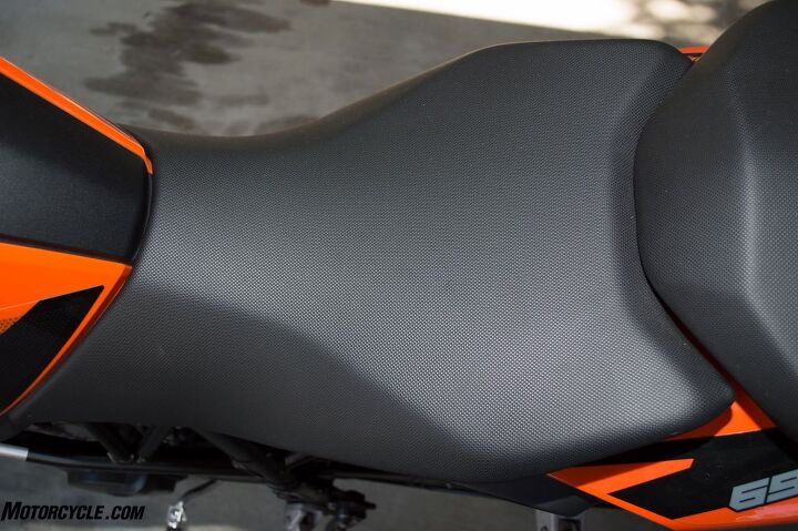062316-top-10-2016-ktm-690-duke-features-10-seating