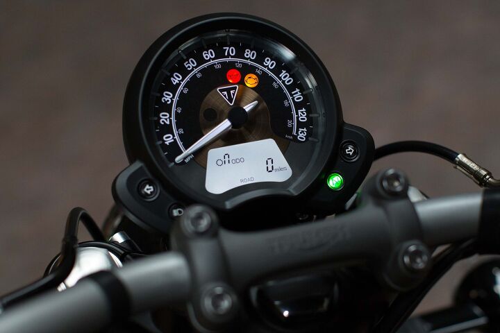 Triumph refers to the Bobber as having "twin clocks," but in actuality it's a single gauge with both analog and digital readouts. Information includes: gear position indicator, odometer, two trip meters, service indicator, range to empty, fuel level, average and current fuel consumption, clock, and traction control settings.