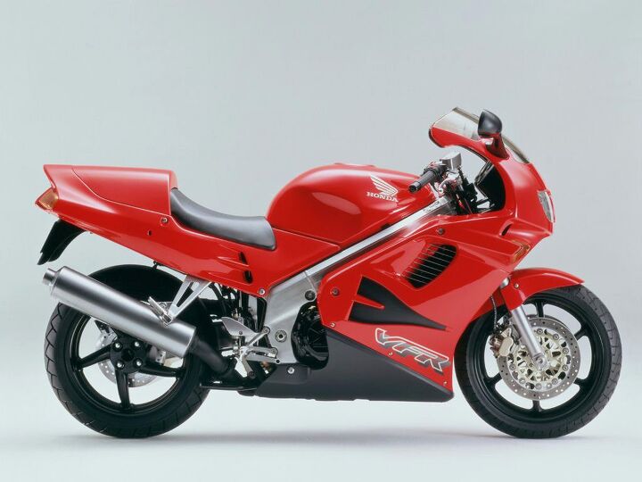 120816-top-10-90s-sportbikes-0-1994-honda-vfr750f