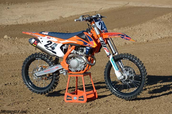 The 2017 KTM 450 SX-F Factory Edition boasts exclusive features such as an Akrapovic muffler, orange-anodized hardware, an orange frame, a Sell Dalle Valle saddle and factory race team graphics. The accessories push the price tag of the KTM up to $10,399.