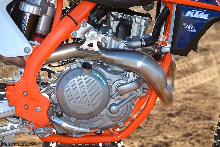 The KTM’s SOHC engine is supposed to be tuned identically to the Husqvarna’s, and yet the KTM made less horsepower on the dyno – 52.5 at 9800 rpm – and felt faster on the track.