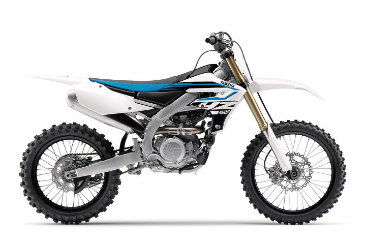 The 2018 Yamaha YZ450F is once again available in two color choices. The alternative white body color is accented by different shades of blue rather than Yamaha’s usual red and black accents.