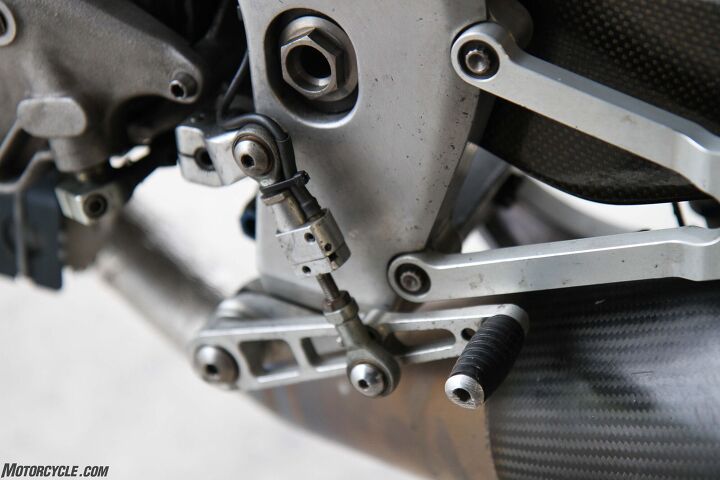 Programmable quickshifter is super slick and tiny as are the super thin rearsets made of high-grade aluminum.