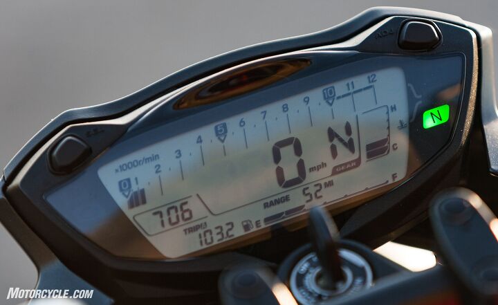 Nice tach across the top tells you to keep the Suzuki between 5 and 10k rpm and you're good to go, with 6000 rpm producing a smoothish 83 mph. Nice big numbers and gear-position indicator.