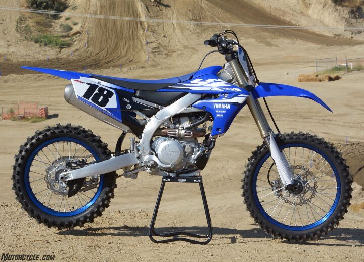 There’s no mistaking the 2018 Yamaha YZ450F for a 2017 model. The new machine’s bilateral beam aluminum chassis features much straighter main spars than its predecessor.