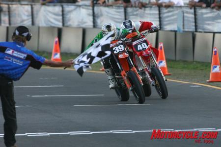 The race for third place in the Lites was the exciting part. Matt Burton (39) edges out Danny Casey (40) in a photo finish.