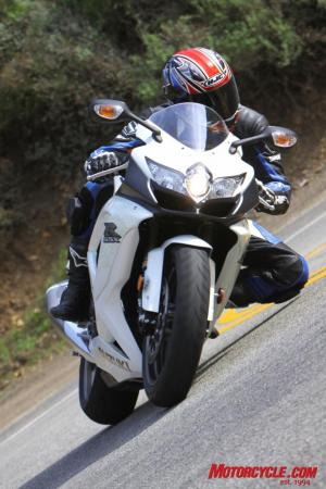 There’s little to complain about when it comes to the GXR-R600’s handling performance.