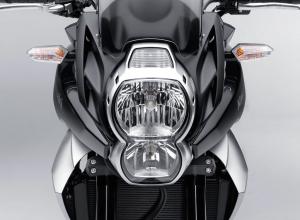 A new stacked headlight leads the way for the 2010 Versys.