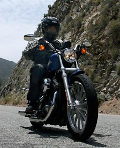 The 883 Low delivers time-tested Harley style in a small and accessible package. 