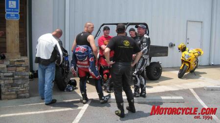 A few R1 and R6 forum members hang out in Georgia at Mountain Motorsports with Chuck Graves and a couple of his friends.