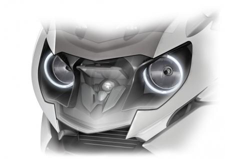 The shape of the K1600's headlights looks almost owl-like, especially with the light rings inherited from BMW's automobile division.
