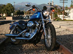 Despite the 883L’s appearance as a big, tough cruiser, it posses one of the lowest seat heights in Harley’s line up, and is the least expensive model from the Milwaukee-based company for 2010.