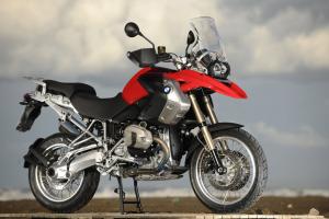 Now using a DOHC and radial valve arrangement, the R1200GS sees significant gains in mid-range power for the 2010 model year.