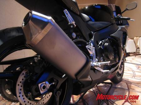 Seen here is the GSX-R750’s new titanium muffler, not quite as light as the exhaust system on the 600. 