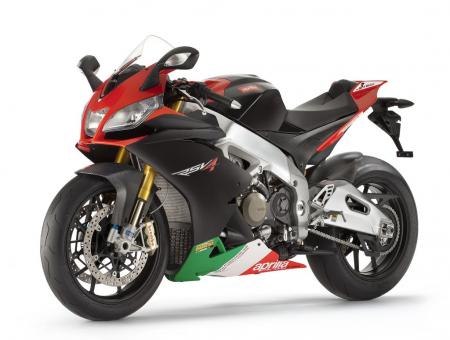 The RSV4 APRC SE uses new engine and exhaust mapping developed during the WSBK season.