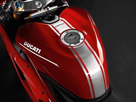The 1198SP's new aluminum fuel tank is lighter and holds more fuel than the tank on the 1198.