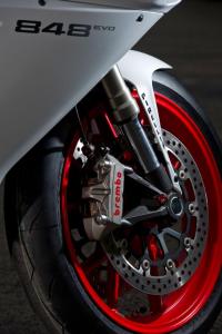 Brembo’s one-piece monobloc calipers are a worthwhile upgrade for the racetrack-bred 848. 